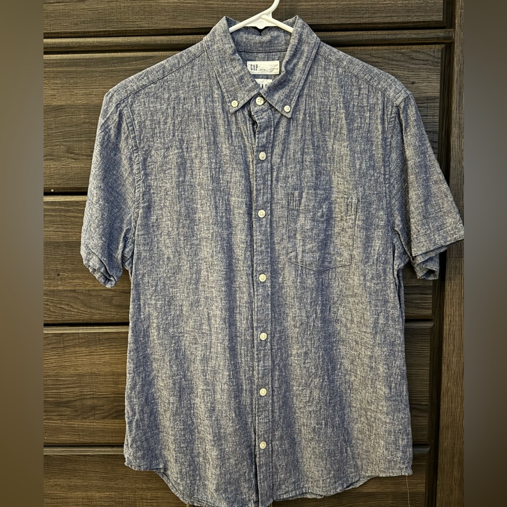 Men’s Gap medium button down short sleeve shirt.